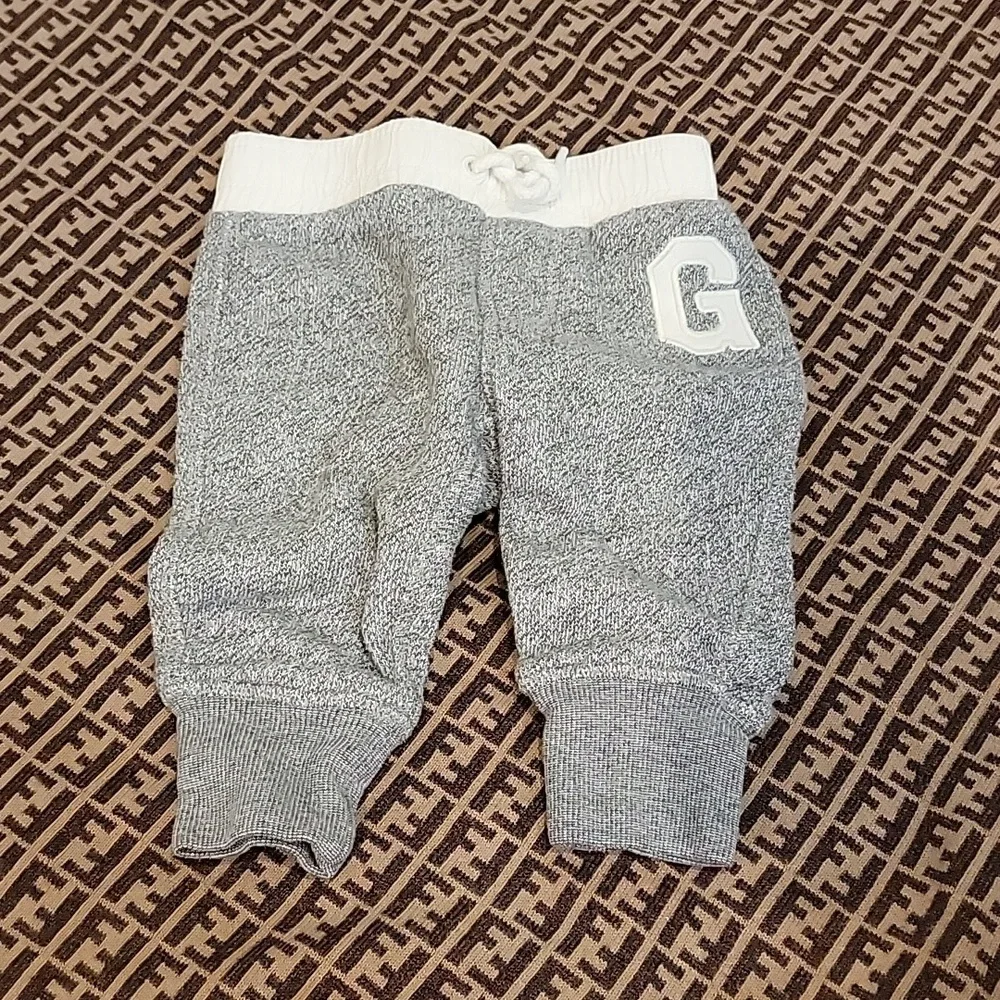 Gap Baby frenchterry Jogger grey and white G 3 - 6 months excellent condition